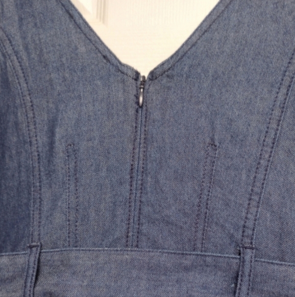 NWT Banana Republic Denim V-Neck Dress, size 4 - Picture 8 of 16